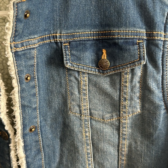 Sherpa lined denim jacket size XL 14-16 - Picture 2 of 7